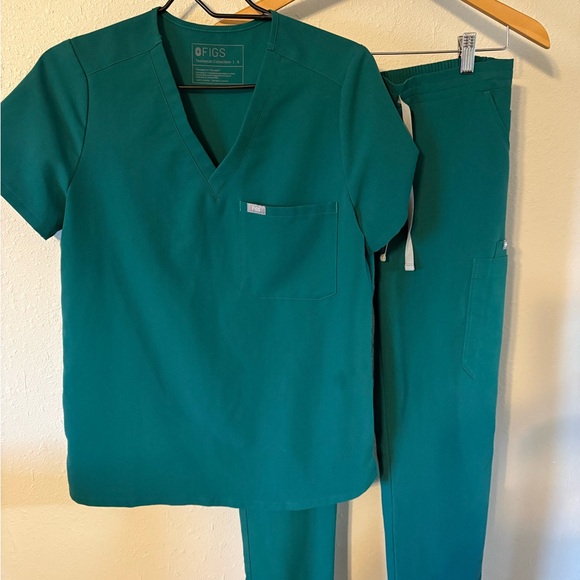 Figs Hunter Green Scrubs - Picture 8 of 11